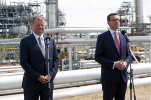 波蘭總理周日表示，波蘭擁有的立陶宛煉油廠是該地區(qū)在能源安全方面的關(guān)鍵因素