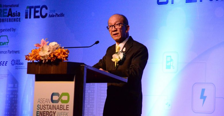 泰國能源部長和暹羅水泥一起合作，目標是30％的可再生能源