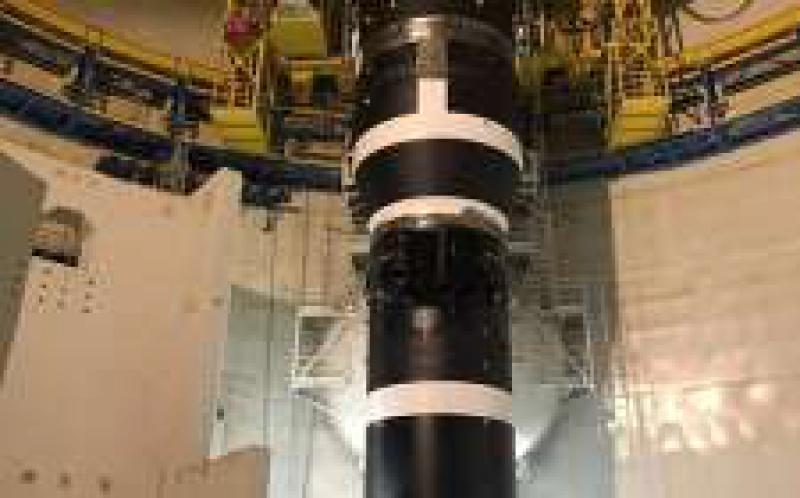 田灣5號(hào)機(jī)組首臺(tái)蒸汽發(fā)生器吊裝就位