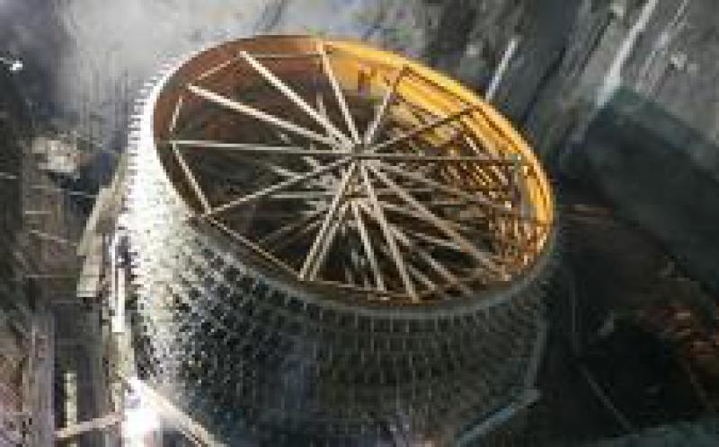 世界首臺(tái)百萬機(jī)組尾水肘管安裝完成