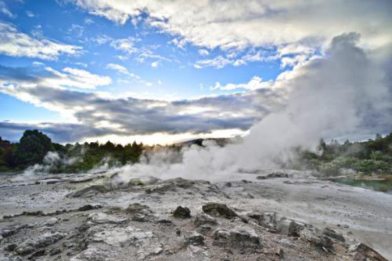 海拔最高、國內單機容量最大的地熱發(fā)電機組順利投產發(fā)電