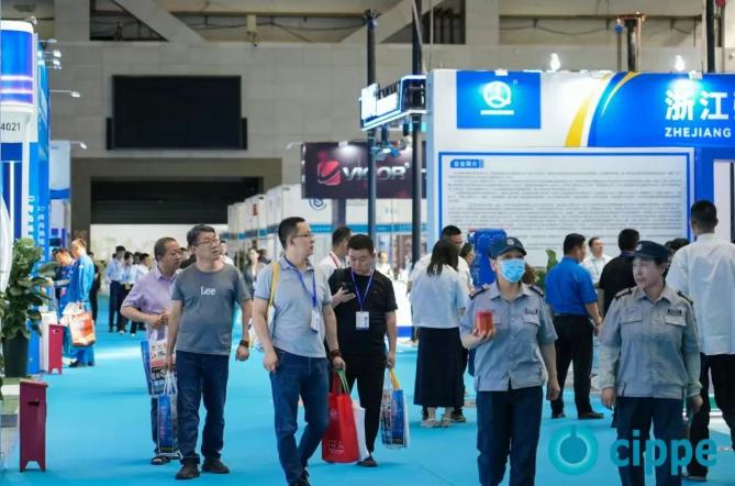 2025新疆國際石油和化工技術裝備展今日開幕！500+名企云集共創絲路中亞能源新走廊！