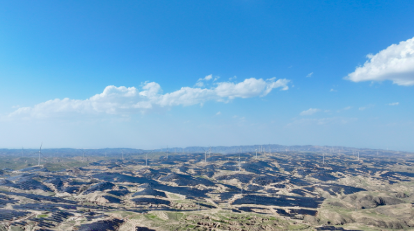 中國單體最大光伏基地項目首批并網發電