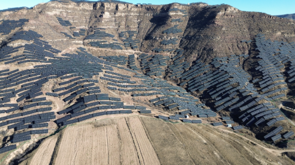 山西懷仁100兆瓦光伏發電項目首批并網發電