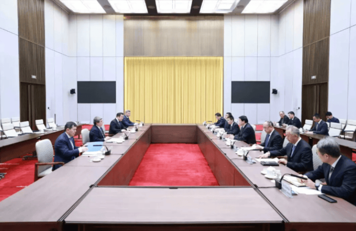 中國國家電網(wǎng)公司董事長張智剛會(huì)見哈薩克斯坦電網(wǎng)公司董事會(huì)主席納比·艾特扎諾夫